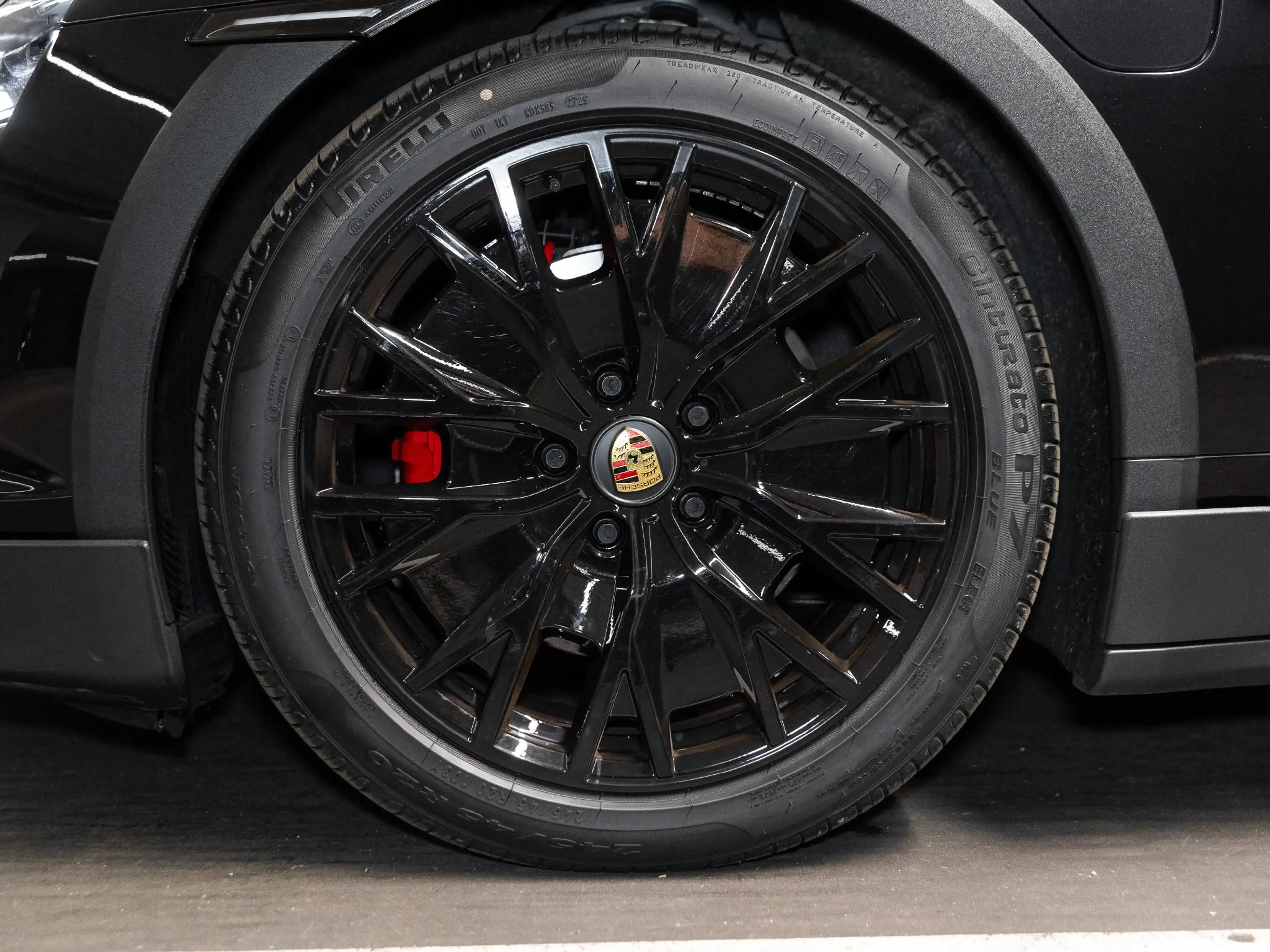 Porsche Taycan Cross Turismo 4S — photo 12