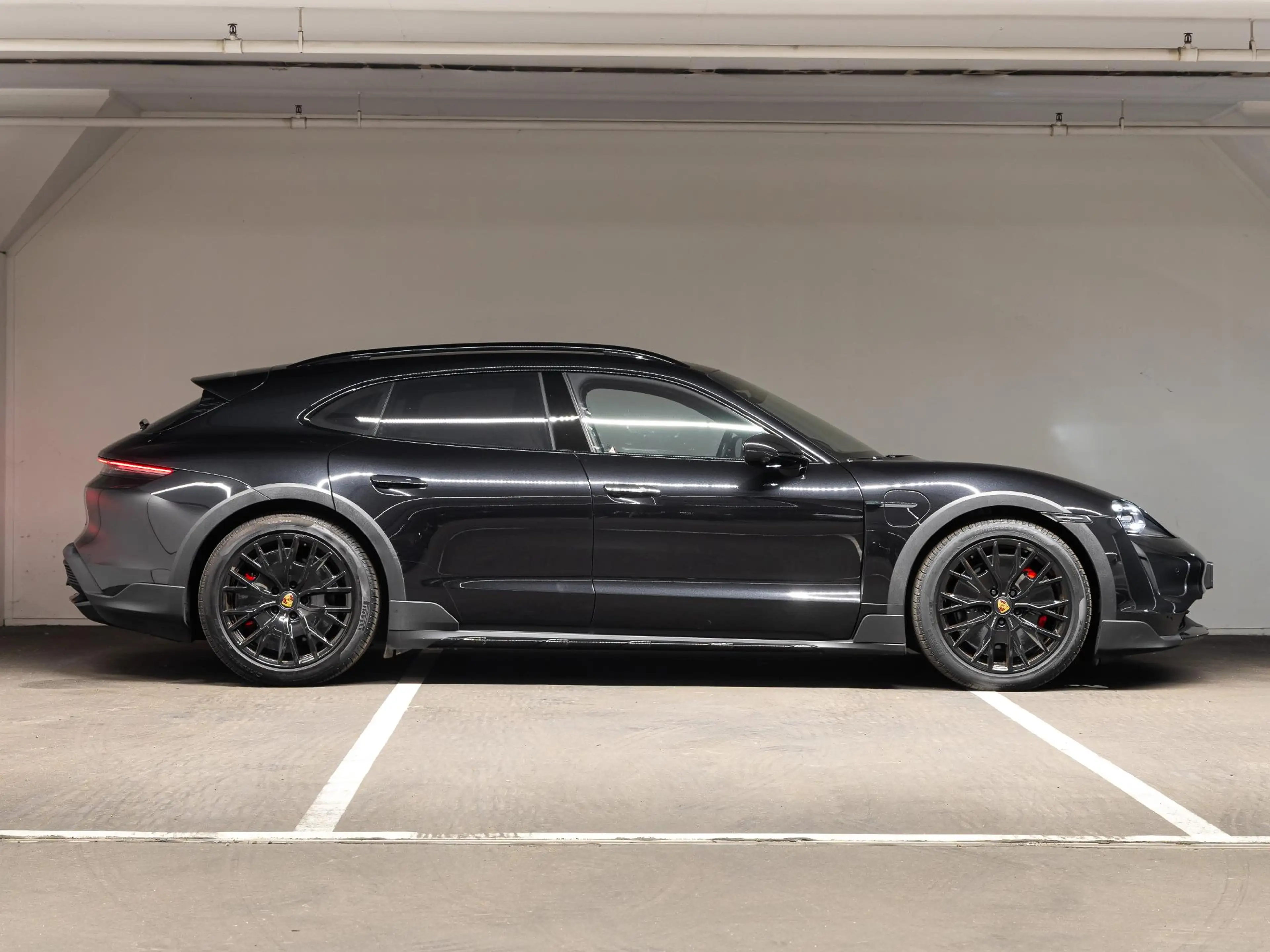 Porsche Taycan Cross Turismo 4S — photo 6