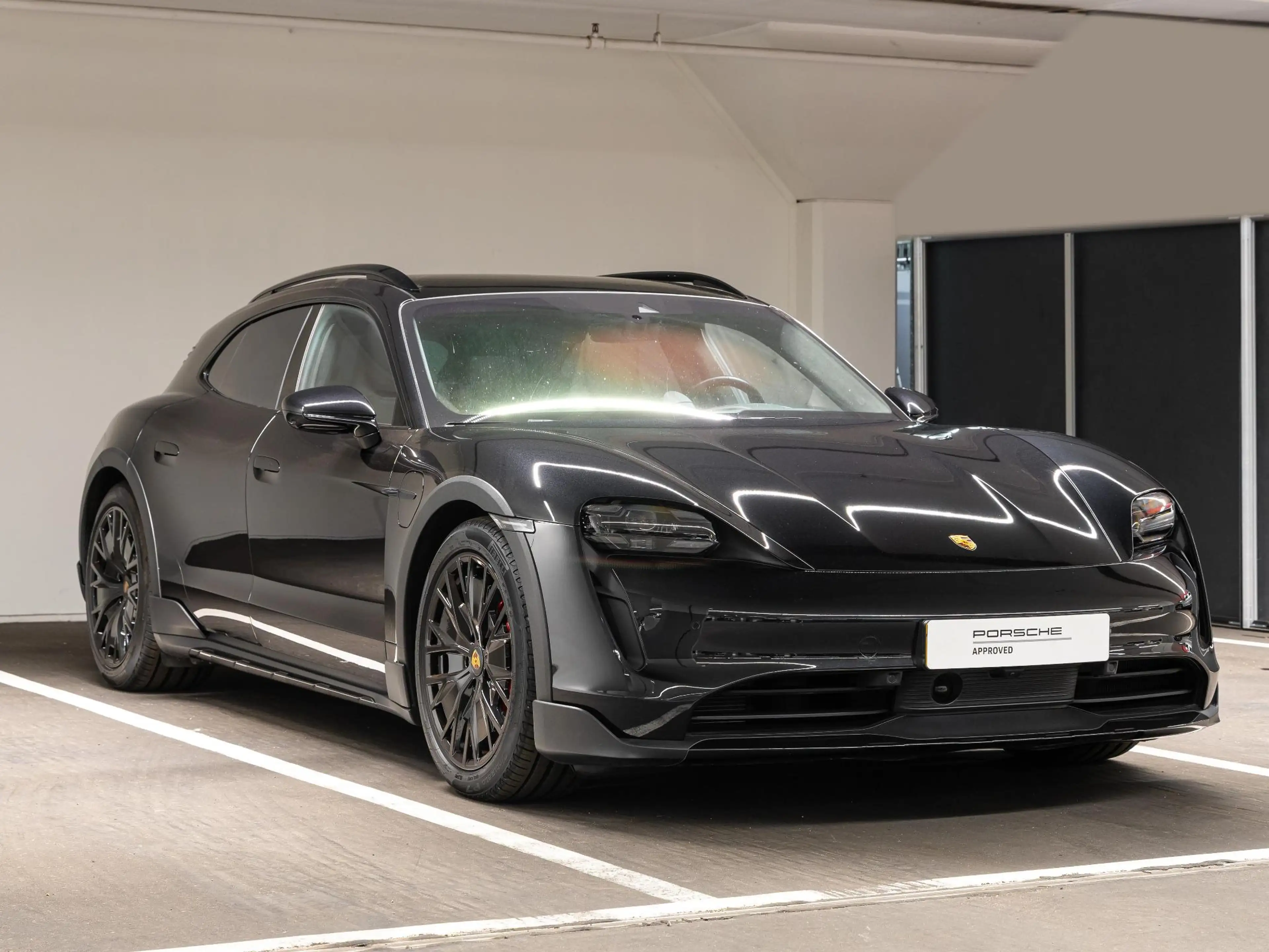 Porsche Taycan Cross Turismo 4S — photo 5