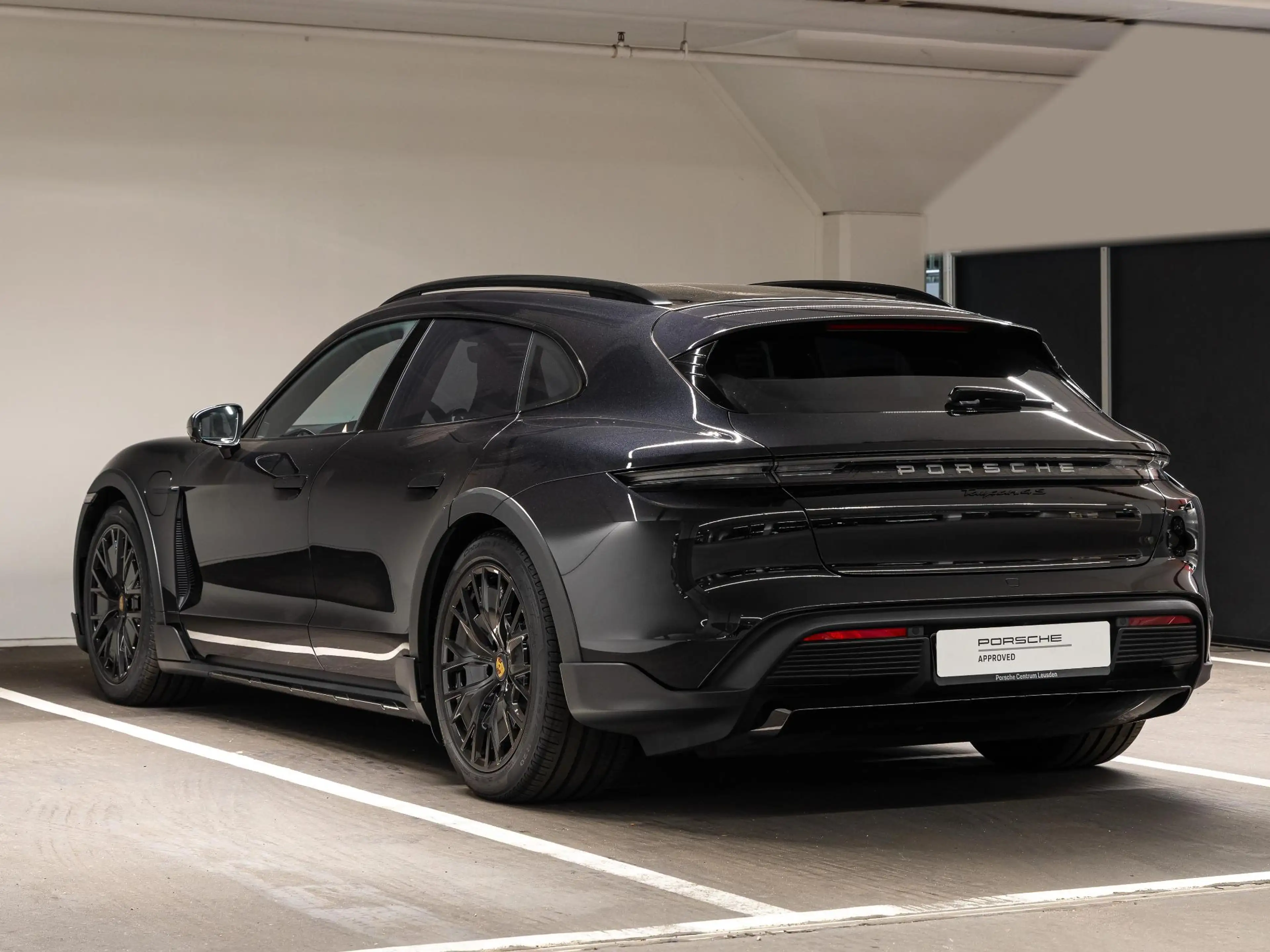 Porsche Taycan Cross Turismo 4S — photo 3