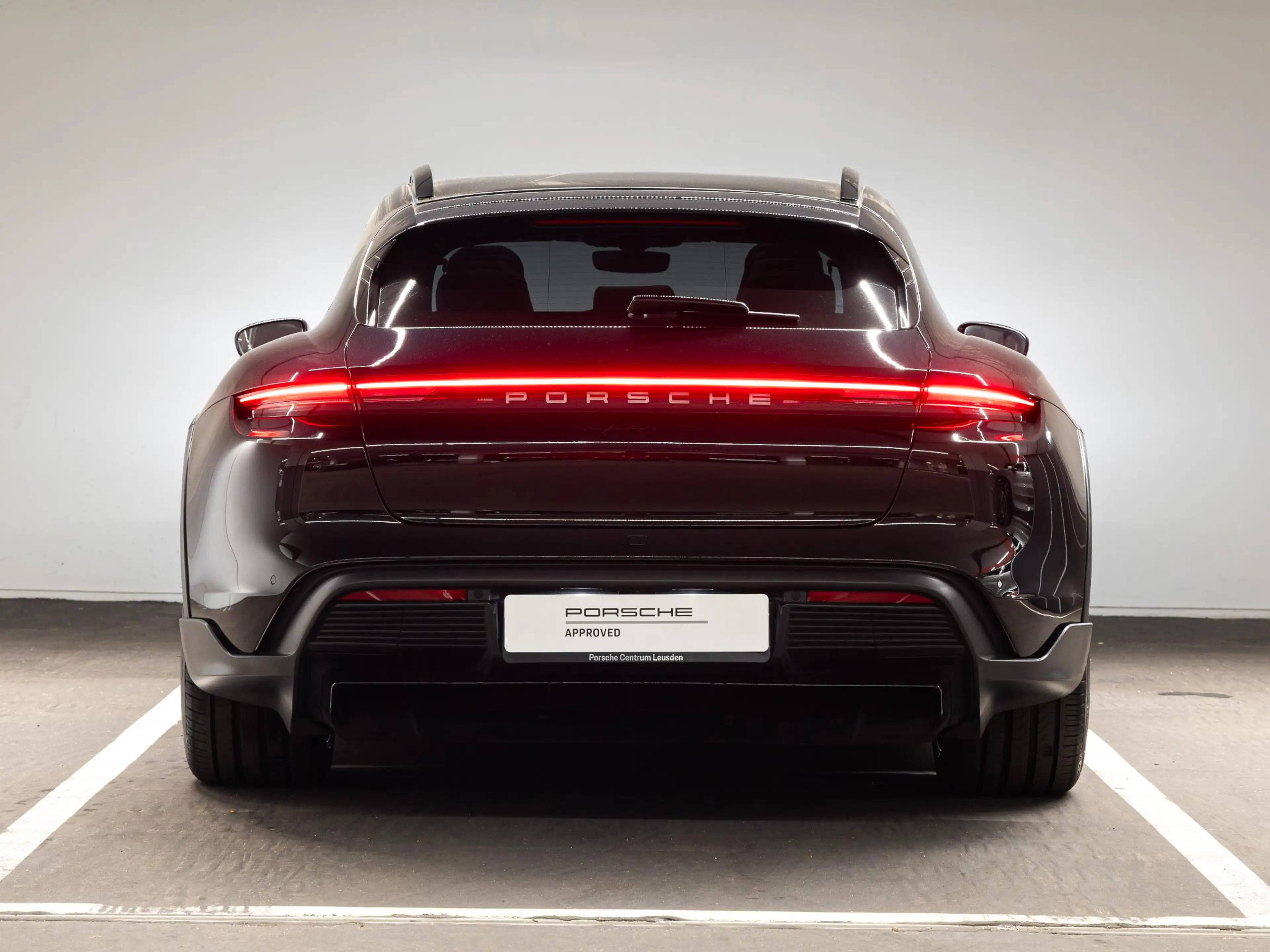 Porsche Taycan Cross Turismo 4S — photo 8