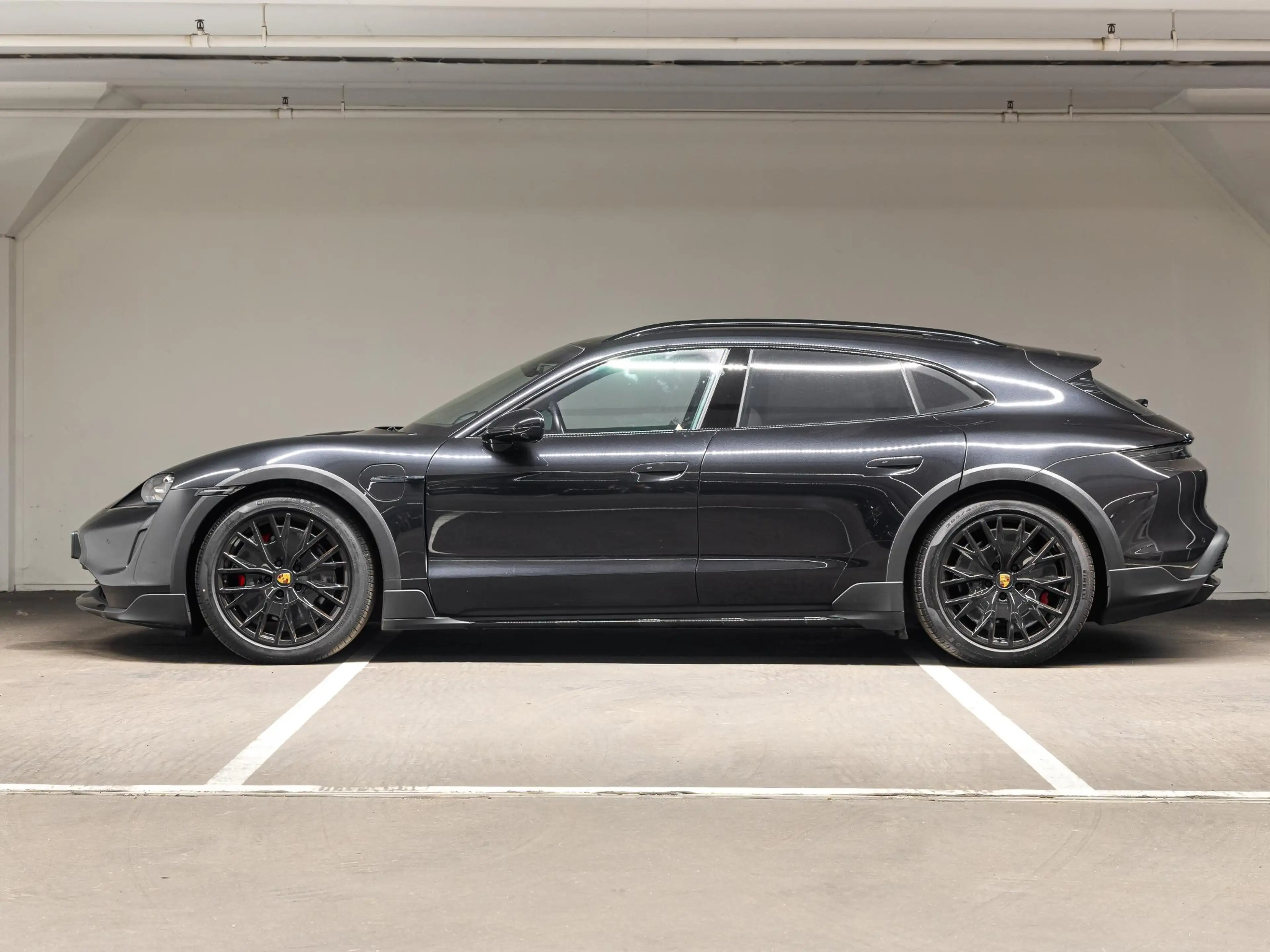 Porsche Taycan Cross Turismo 4S — photo 2