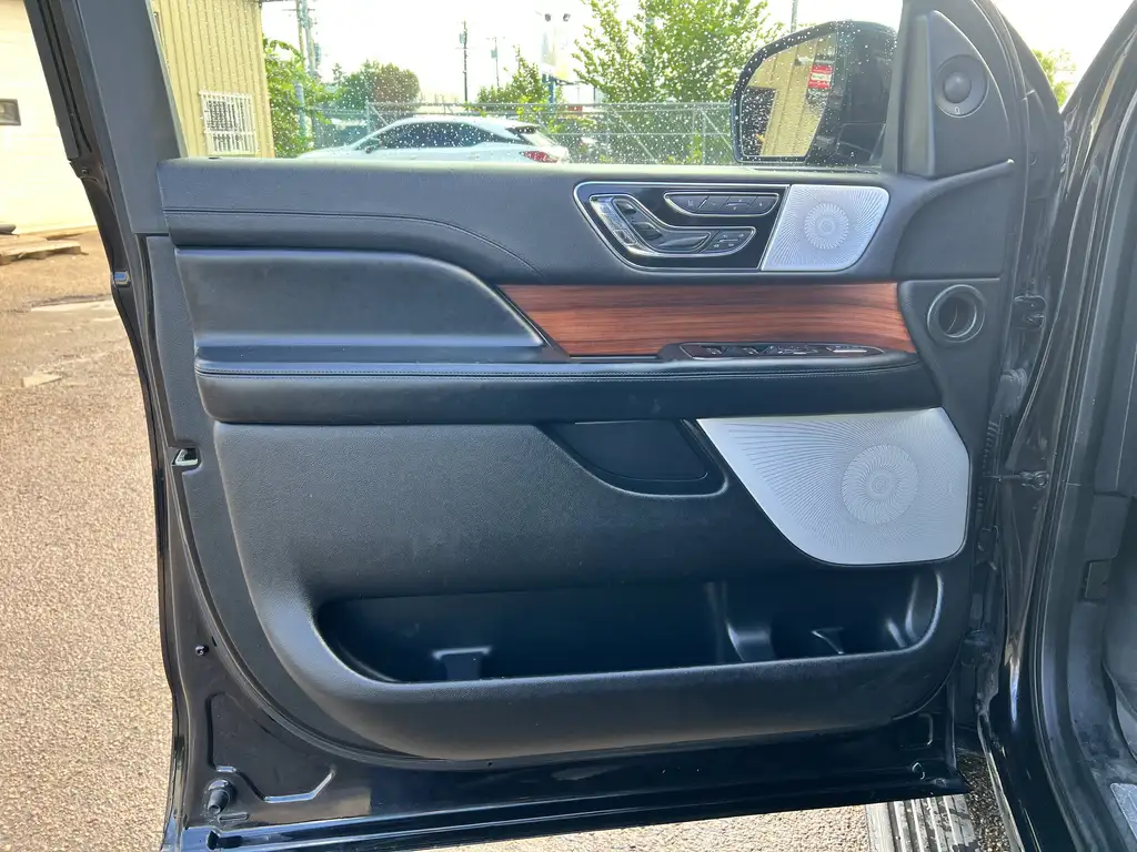 2019 Lincoln Navigator L Reserve | 360 Cam | Heated Steering Wheel | SYNC 3 — photo 5