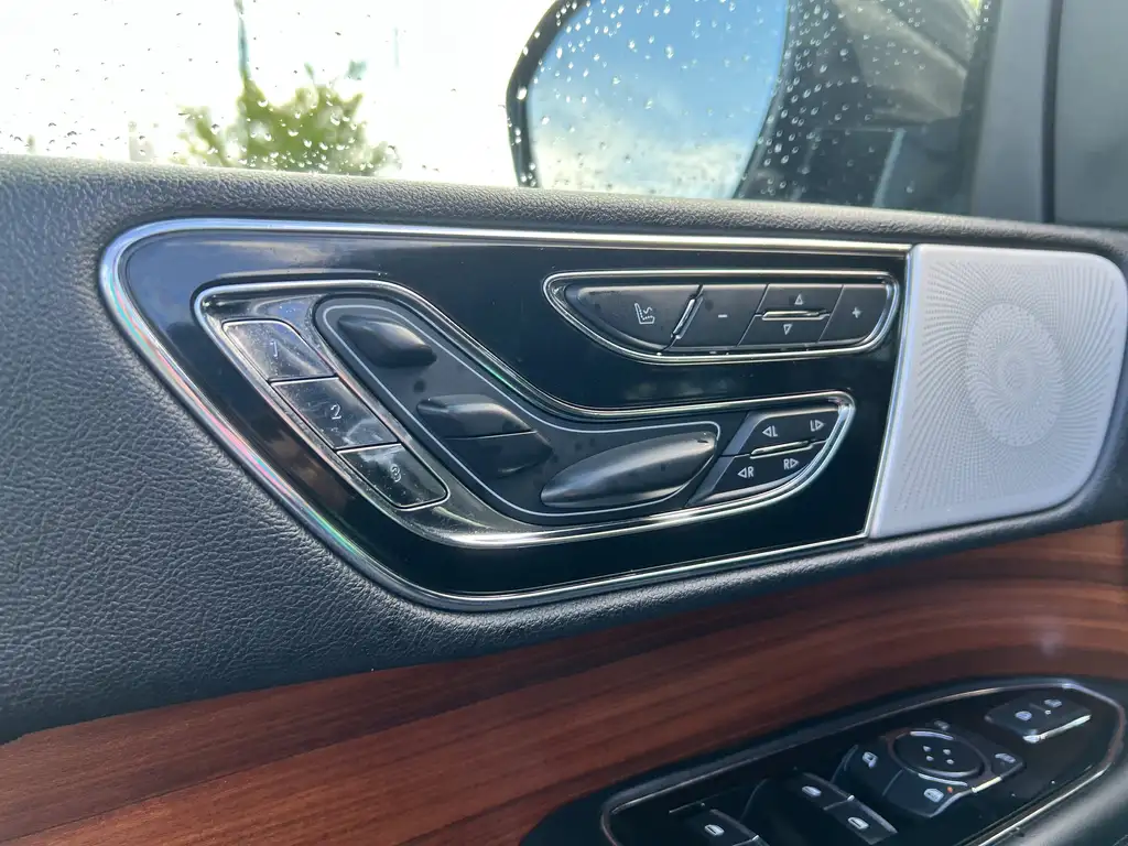 2019 Lincoln Navigator L Reserve | 360 Cam | Heated Steering Wheel | SYNC 3 — photo 7