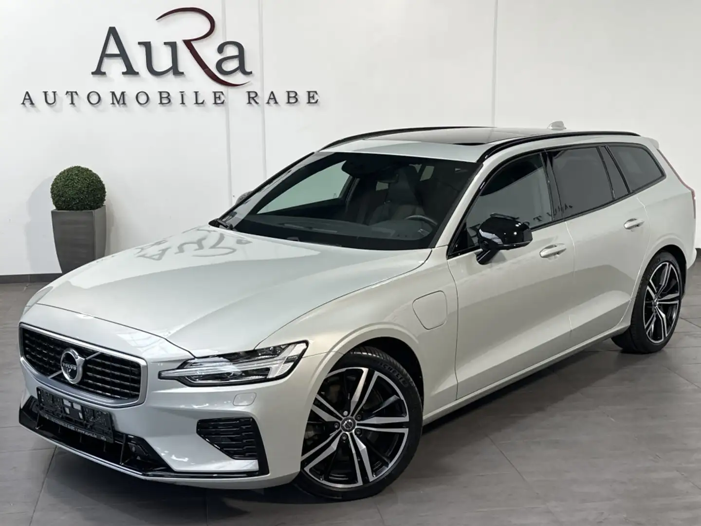 Volvo V60 T8 AWD R-Design NAV+LED+AHK+PANO+360°+VCOCK Argento - 2