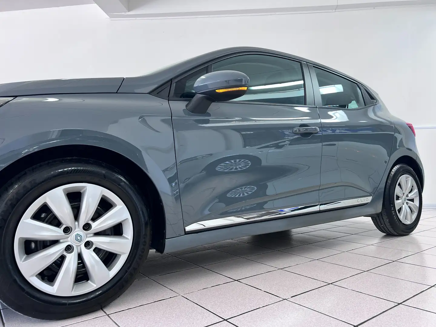 Renault Clio Clio 1.0 tce Zen Gpl 100cv PREZZO PROMO Grijs - 2