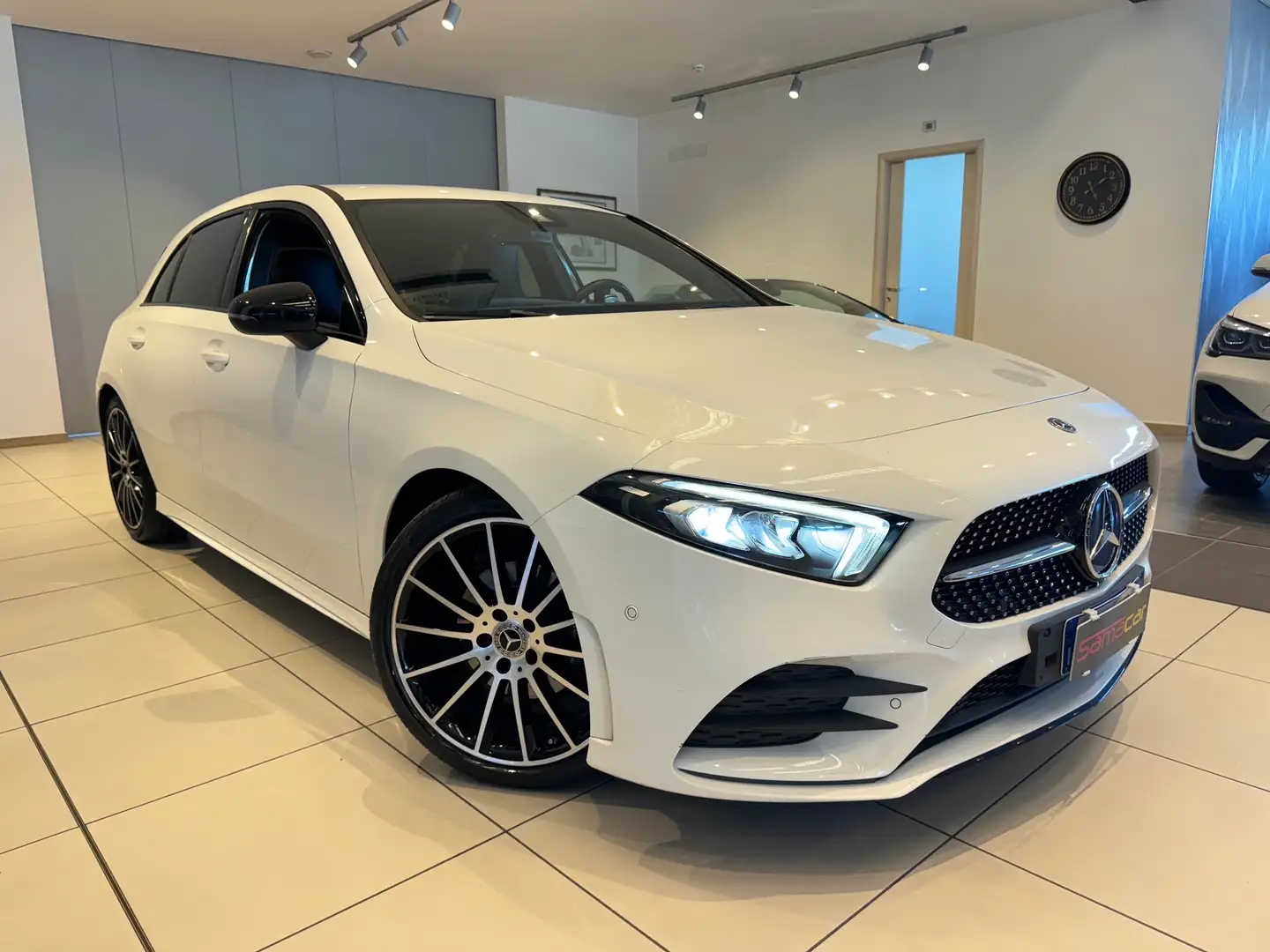 Mercedes-Benz A 180 d Premium AMG auto PACCHETTO NIGHT, CERCHI 19" Bianco - 1