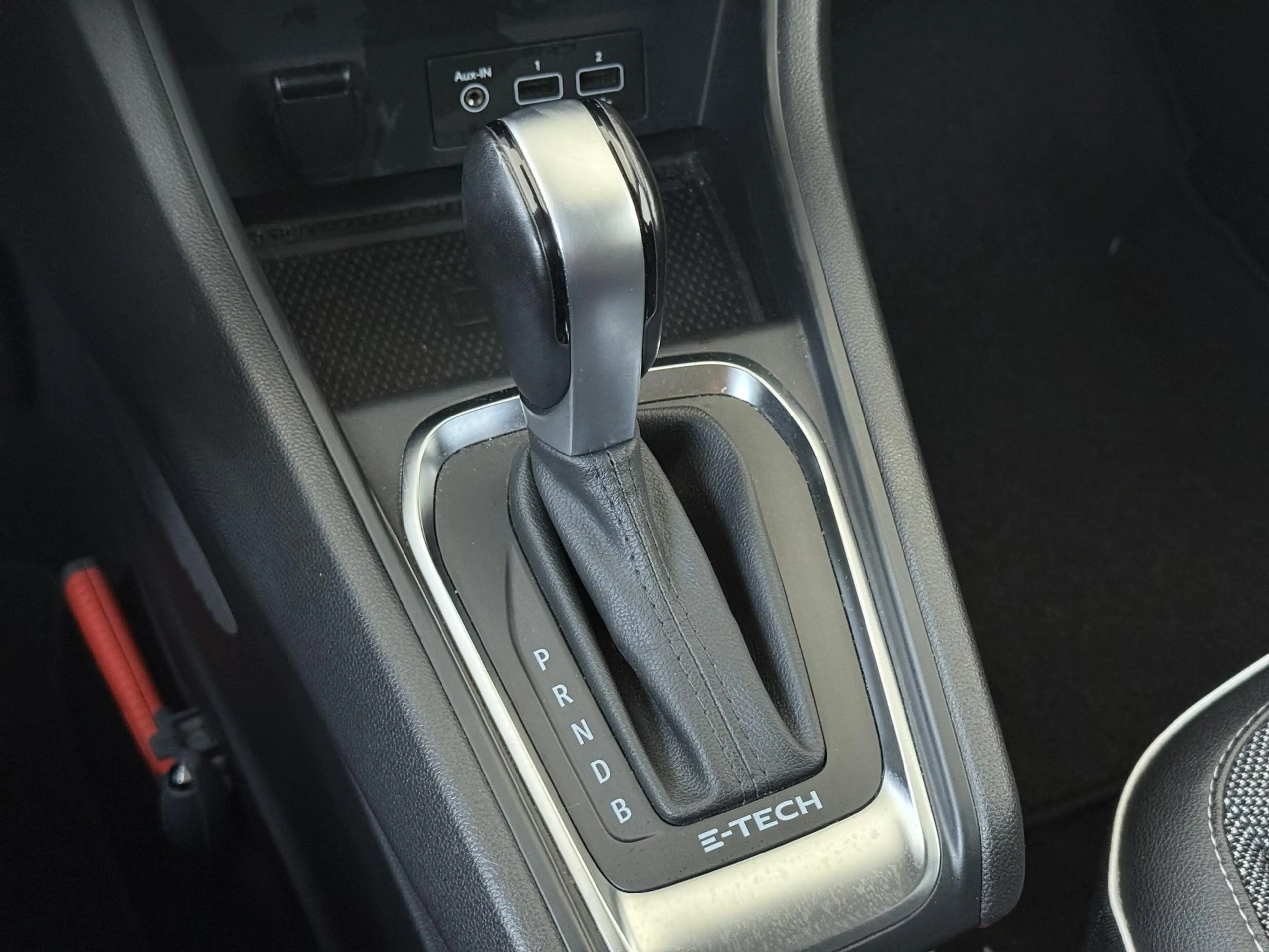 Renault Captur 1.6 E-Tech Hybrid 145 Intens Addaptive Cruise Cont — photo 14