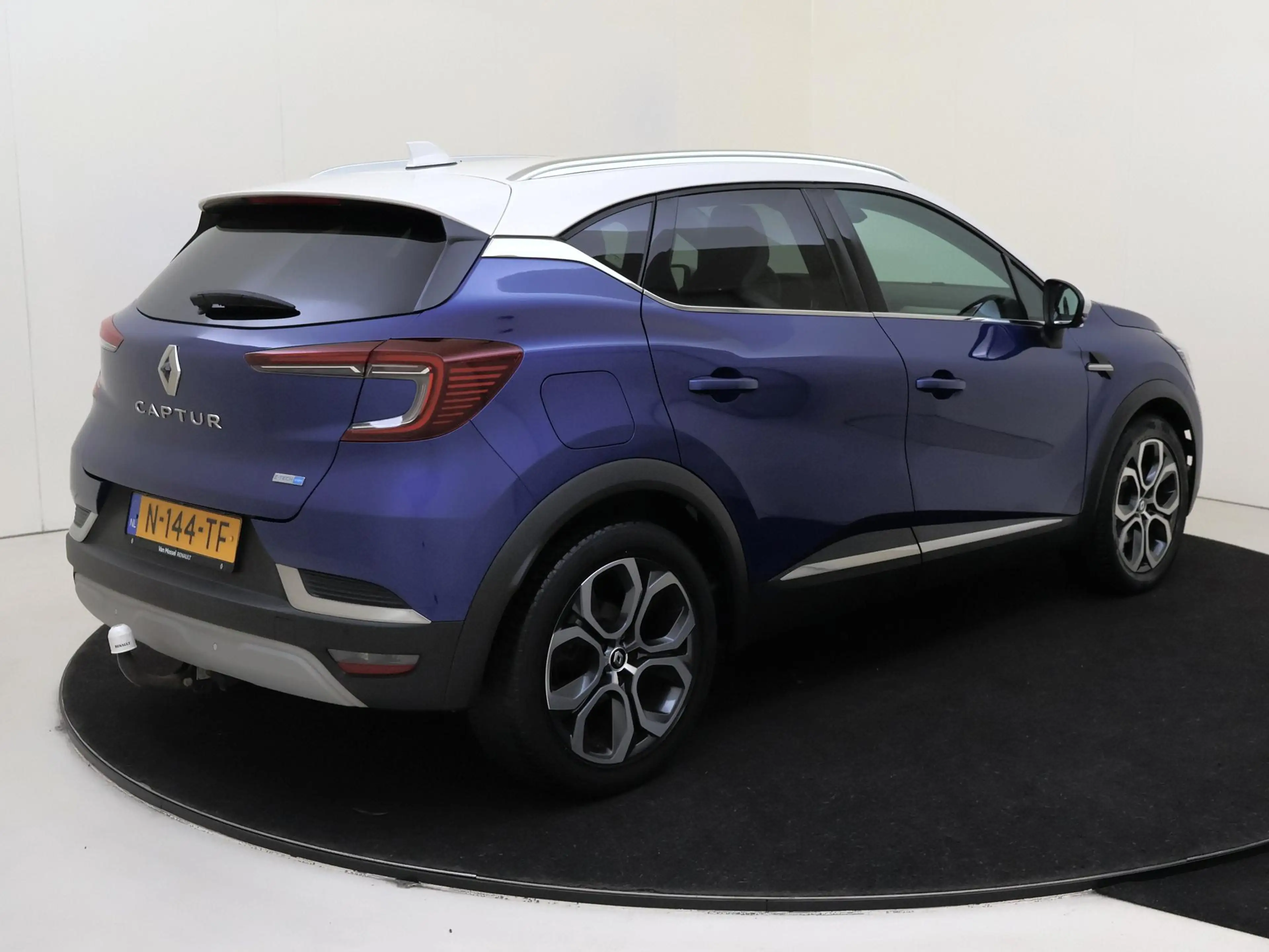 Renault Captur 1.6 E-Tech Hybrid 145 Intens Addaptive Cruise Cont — photo 4