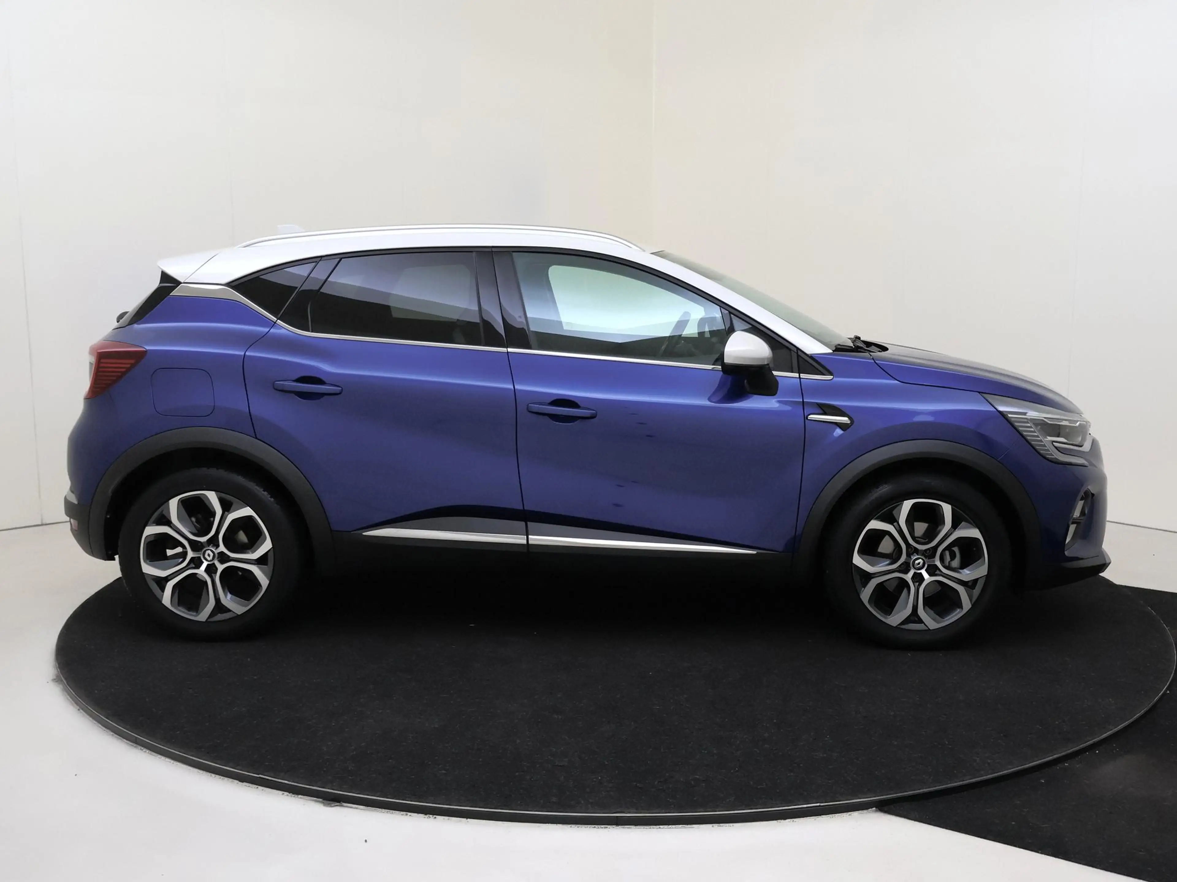 Renault Captur 1.6 E-Tech Hybrid 145 Intens Addaptive Cruise Cont — photo 9