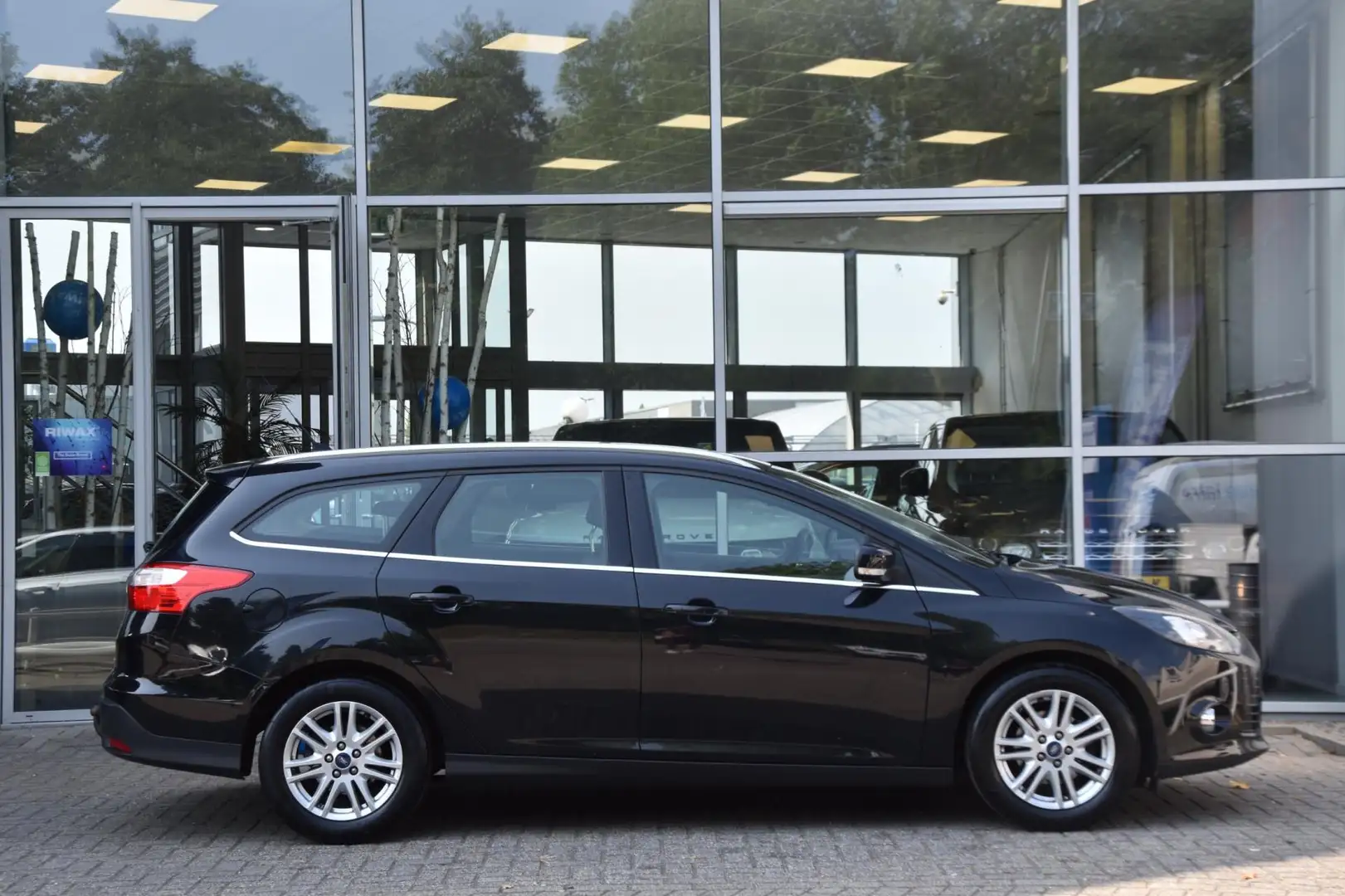 Ford Focus Wagon 1.0 EcoBoost Titanium airco Navi. Pdc Trekha Noir - 2
