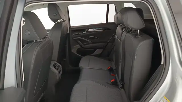 Volkswagen Tiguan view 11
