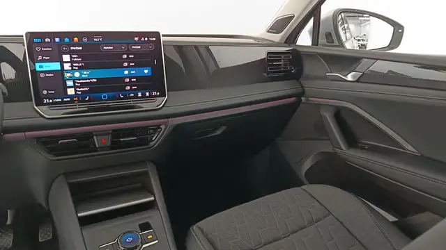 Volkswagen Tiguan view 13