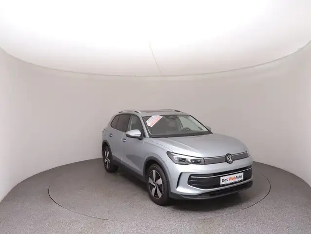 Volkswagen Tiguan view 2