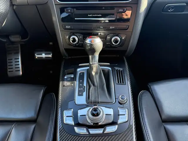 Audi RS4 view 11