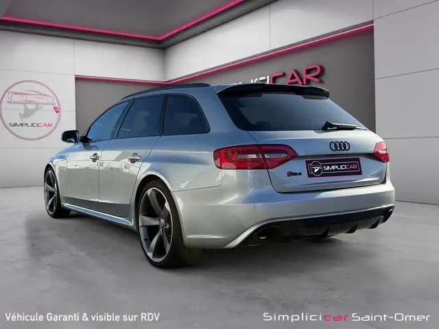 Audi RS4 view 3