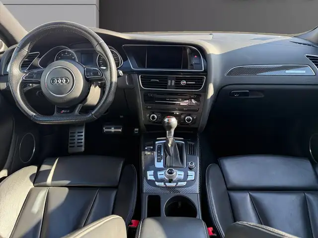 Audi RS4 view 2