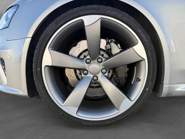 Audi RS4 view 15
