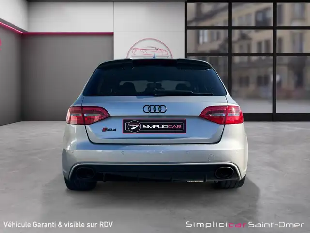 Audi RS4 view 7