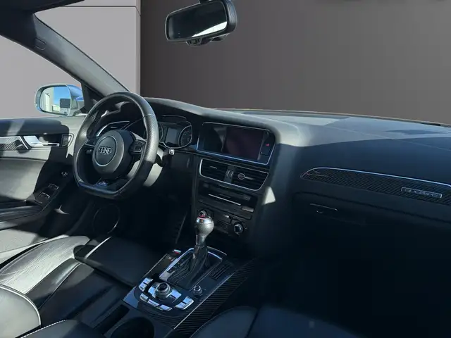 Audi RS4 view 9