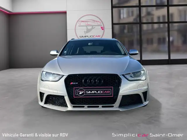 Audi RS4 view 4