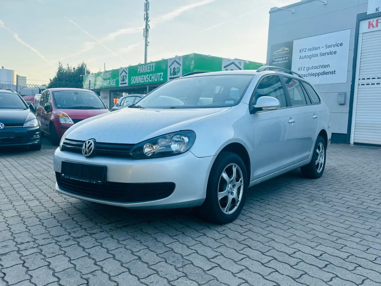 Volkswagen Golf VI Variant Trendline,2Hand,Klima,Tüv&inspNe Silber - 1