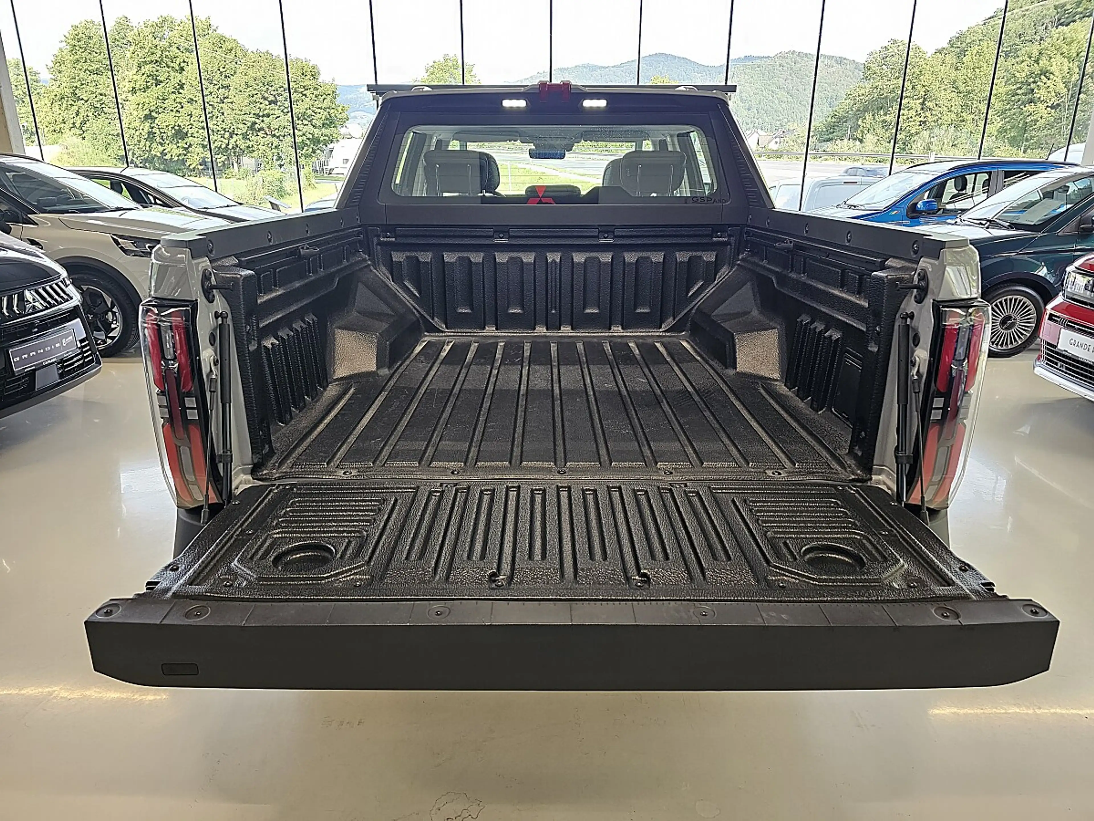 Maxus eTERRON 9 eTerron 9 3 102kWh 4WD Flagship — photo 7