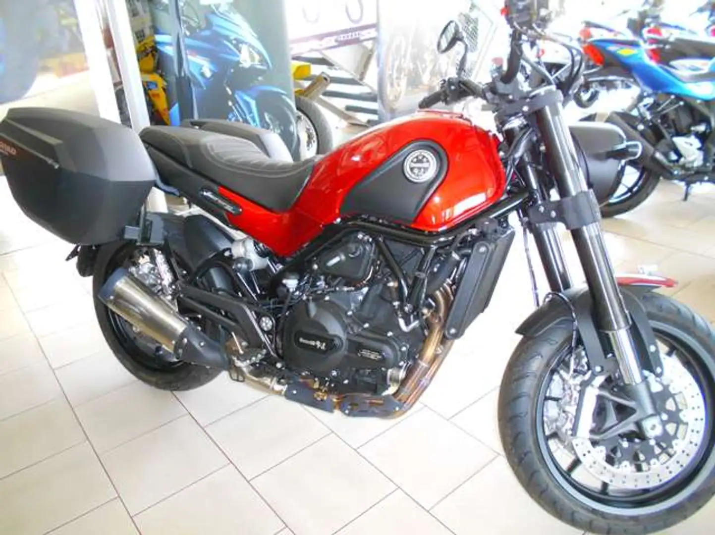 Benelli Leoncino 500 ABS *mit Seitenkoffer und Träger* Piros - 2