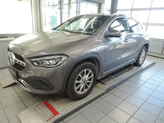 Mercedes-Benz GLA 200 4MATIC MBUX+Ambiente+Progressive+LED+AHK