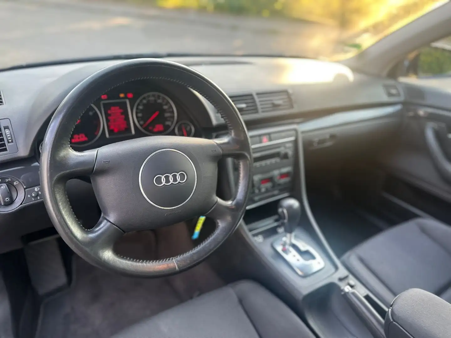 Audi A4 2.0 Automatik *Klima*Wenig km*AHK Blau - 2