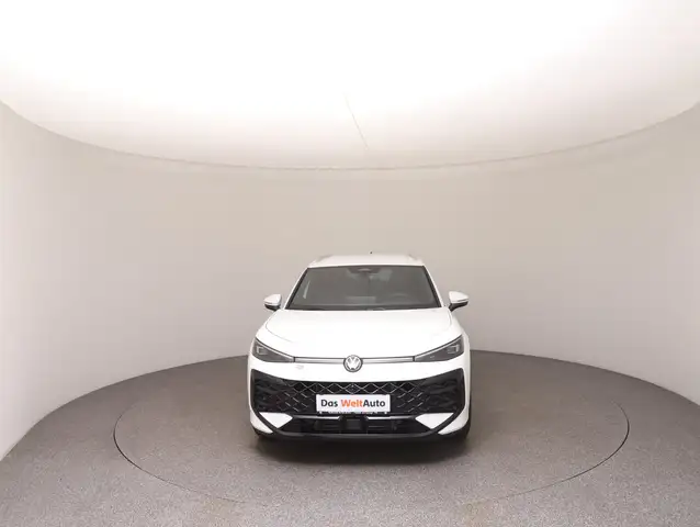 Volkswagen T-Roc view 3
