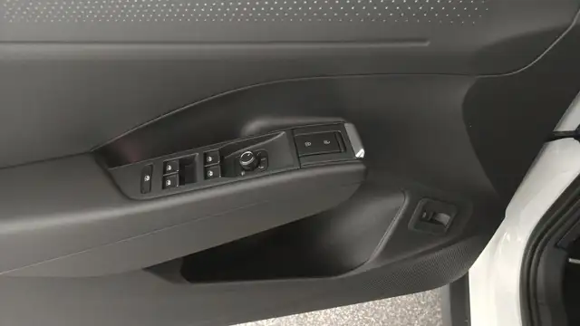 Volkswagen T-Roc view 8