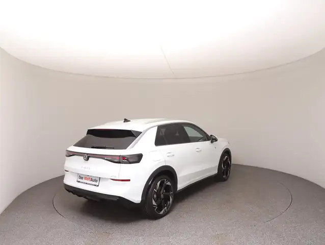 Volkswagen T-Roc view 4