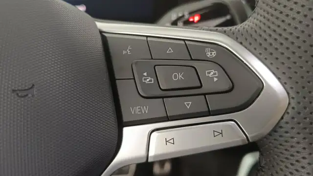 Volkswagen T-Roc view 15