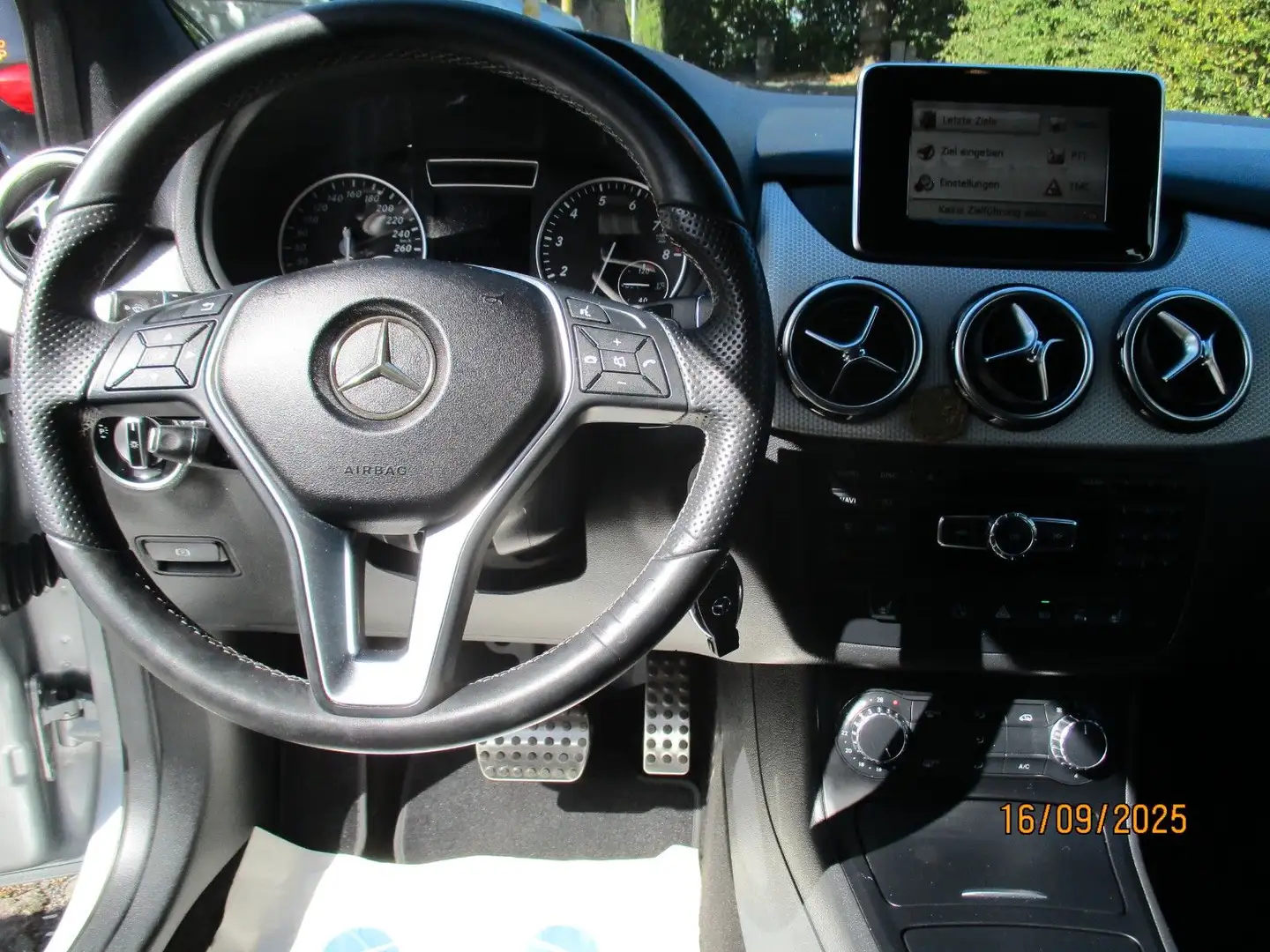Mercedes-Benz B 180 B -Klasse Sport Inspektion,TÜV/AU Neu Silber - 1