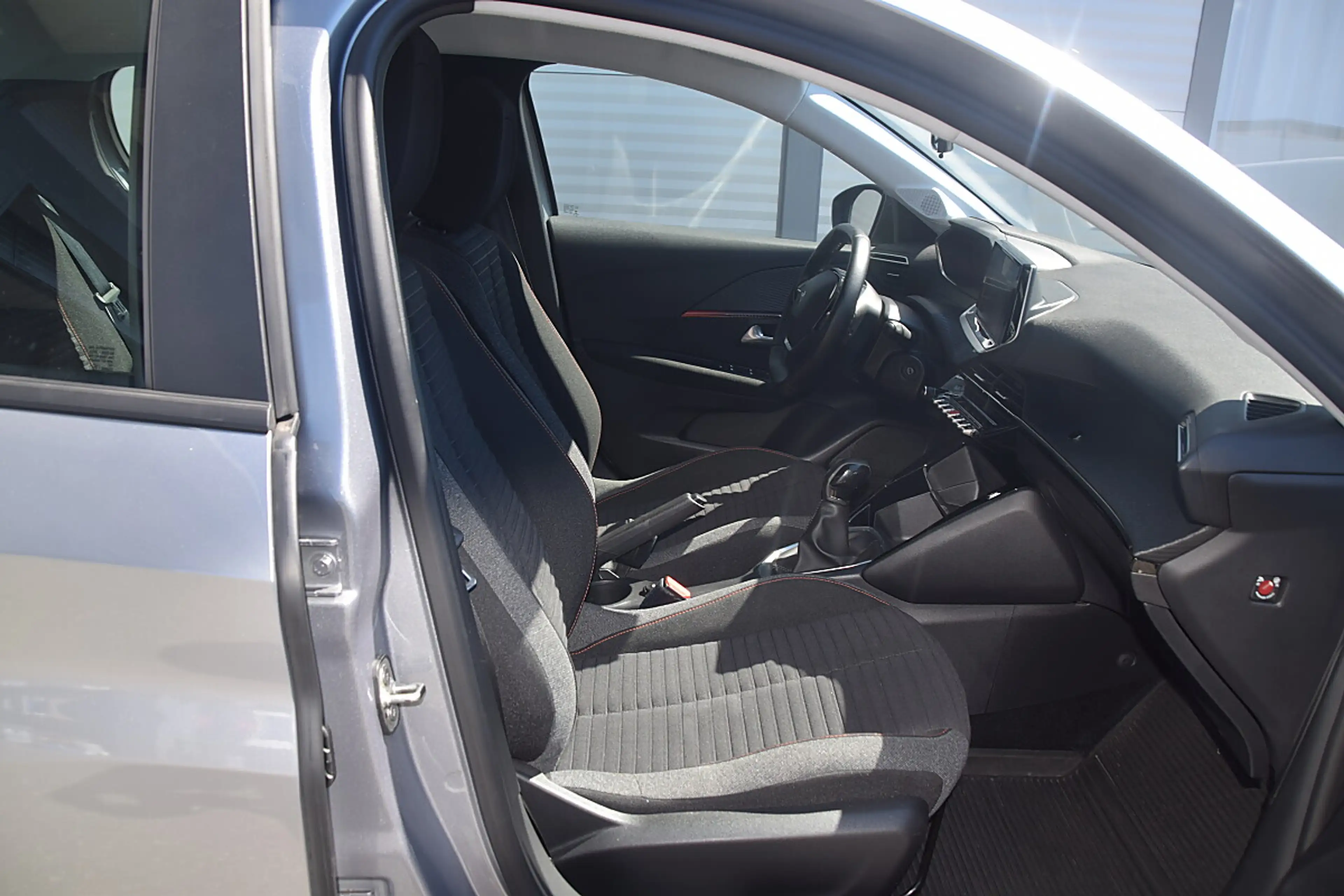 Peugeot 208 Active Pack PureTech 75 S&S LED/SITZHZG — photo 13