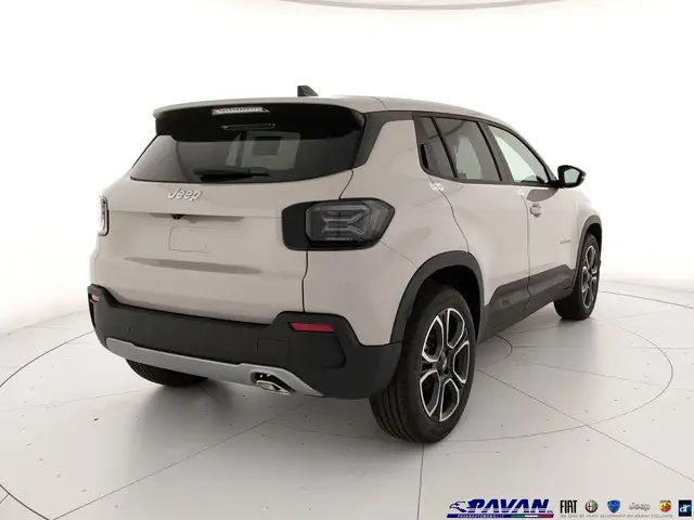 Jeep Avenger view 3