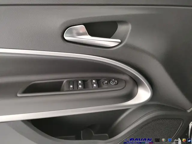 Jeep Avenger view 9