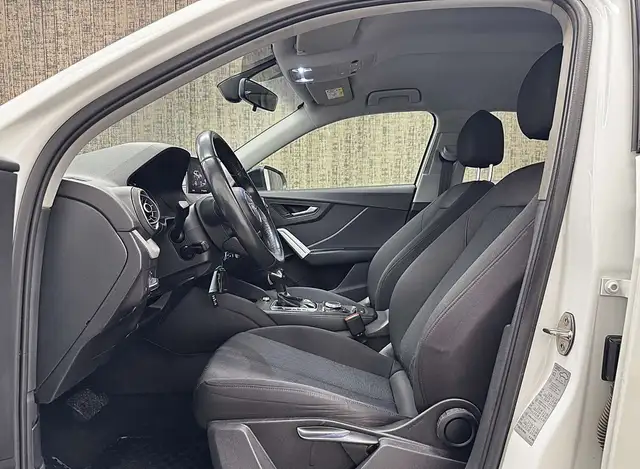 Audi Q2 view 8