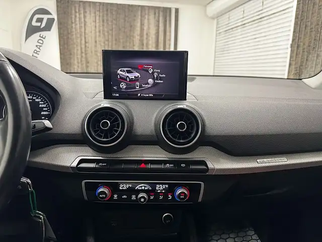Audi Q2 view 13