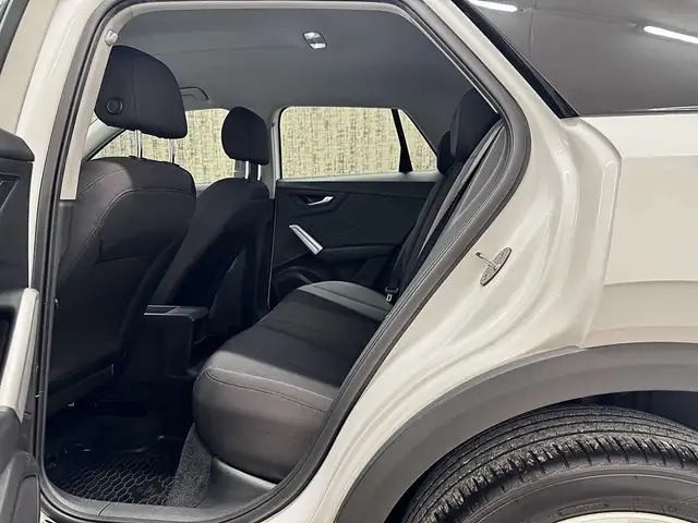 Audi Q2 view 9