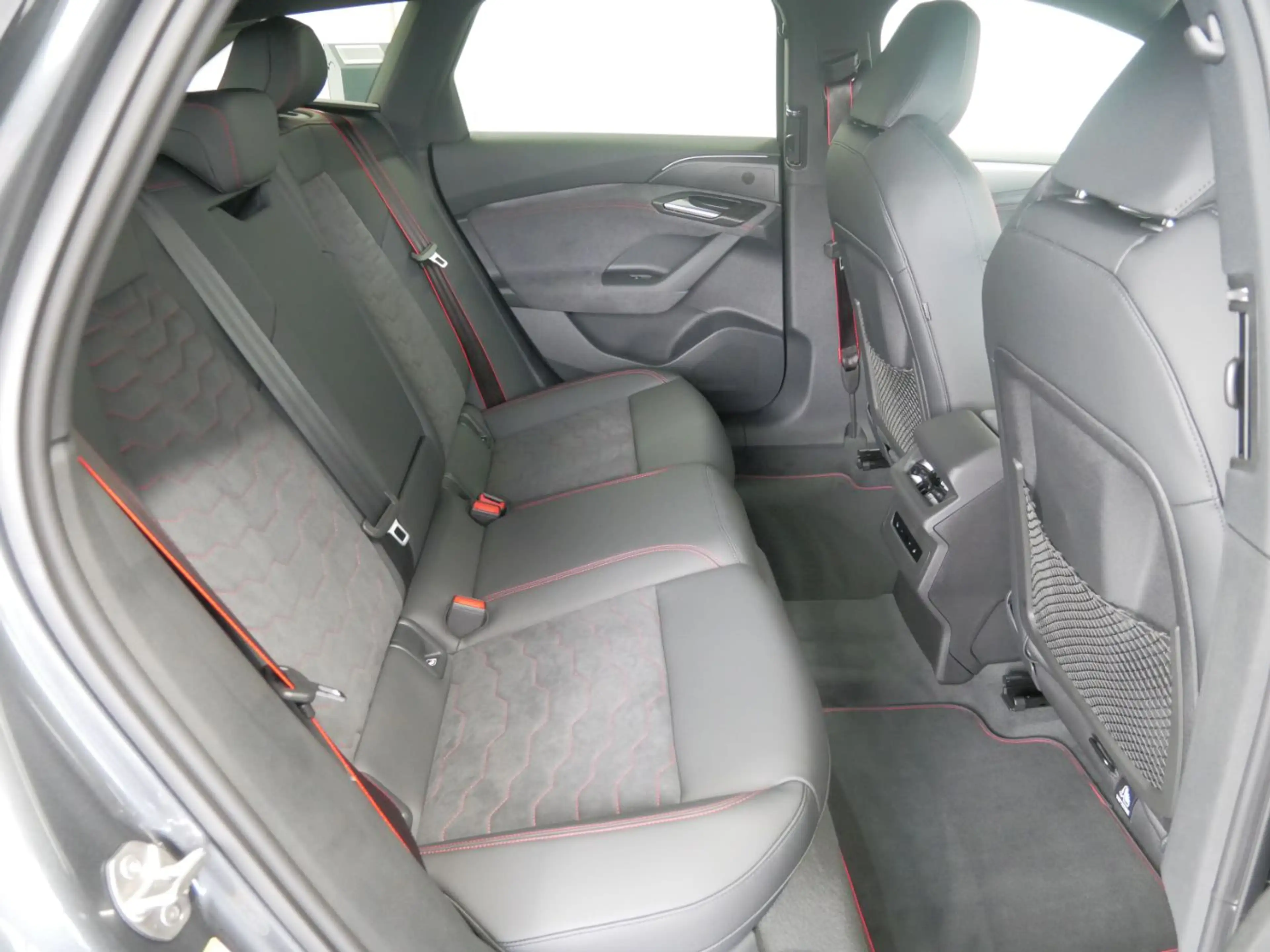 Audi A6 e-tron A6 Avant e-tron quattro 315 kW 360 — photo 8
