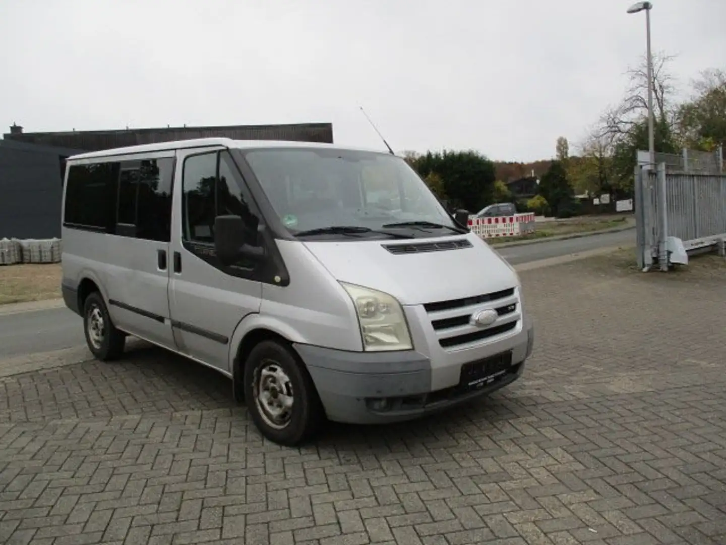 Ford Tourneo Tourneo TDCi TDCi 9 Sitzer Tüv 07:2027 Grau - 2