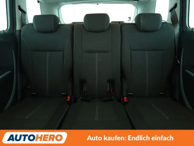Opel Zafira Tourer view 15