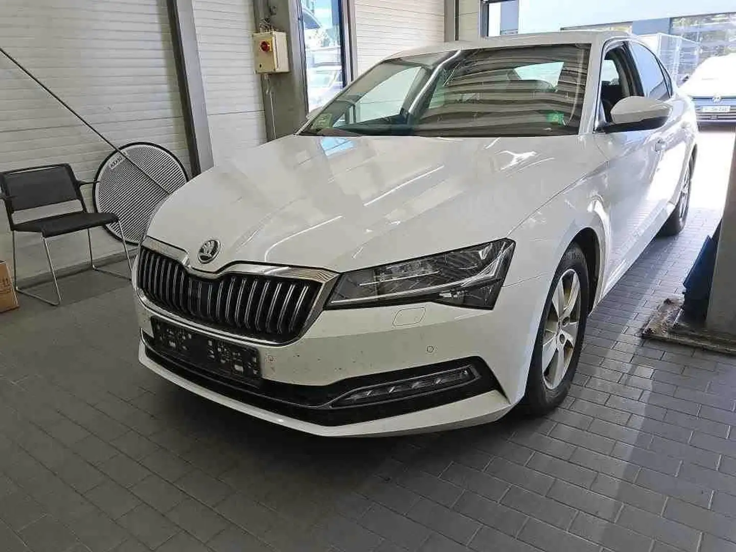 Skoda Superb Lim. Style2.0TDI DSG Matrix Navi SHZ AHK Weiß - 1