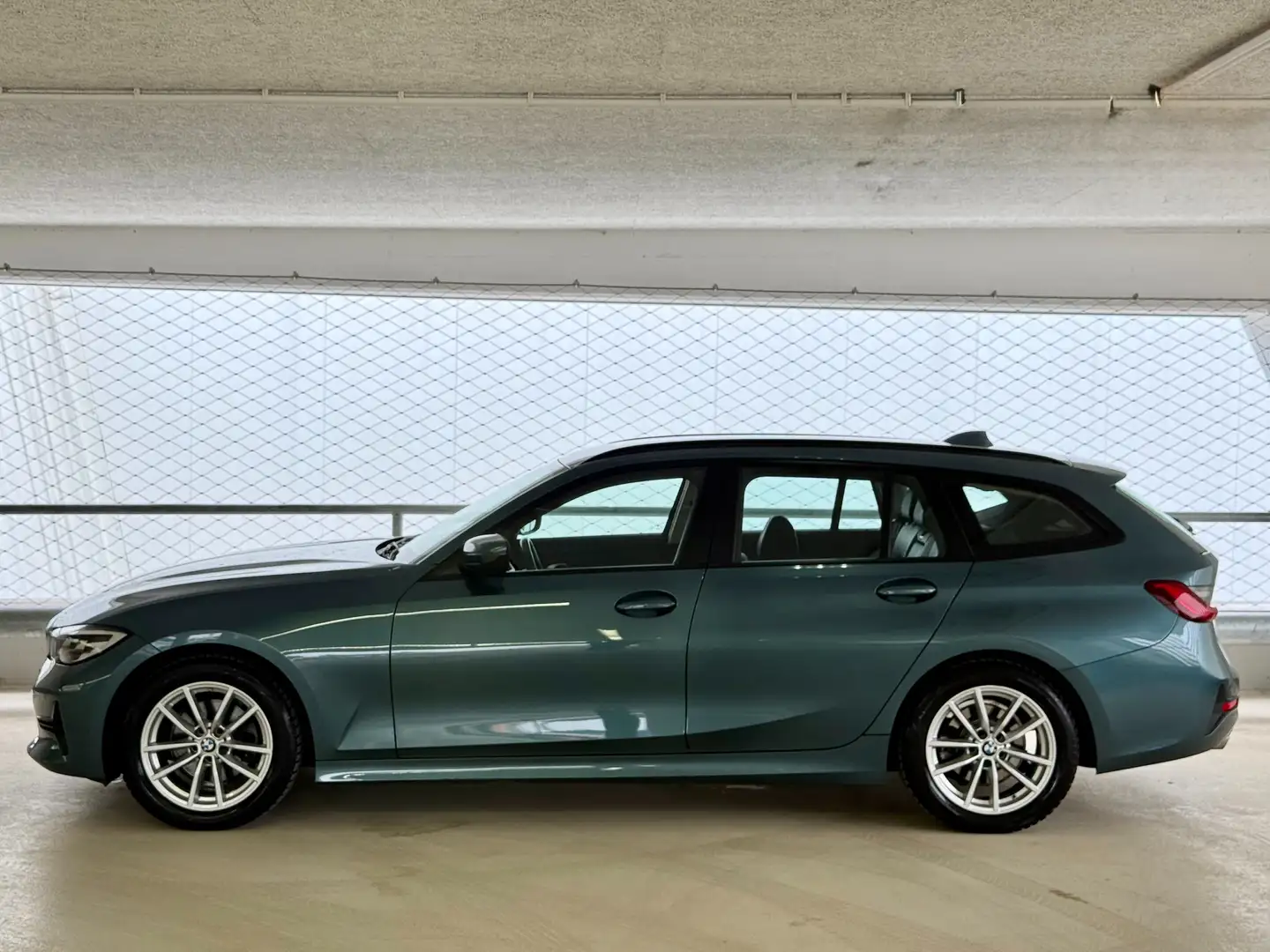 BMW 320 320d *LEDER*ANHÄNGERK*KEYLESSGO*NAVI*SPUR*LED* Blau - 2
