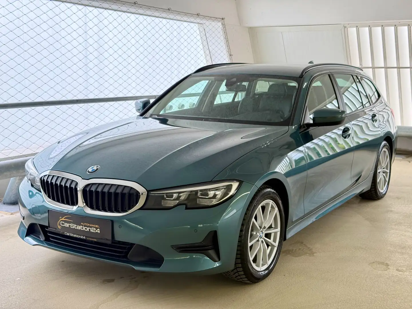 BMW 320 320d *LEDER*ANHÄNGERK*KEYLESSGO*NAVI*SPUR*LED* Blau - 1