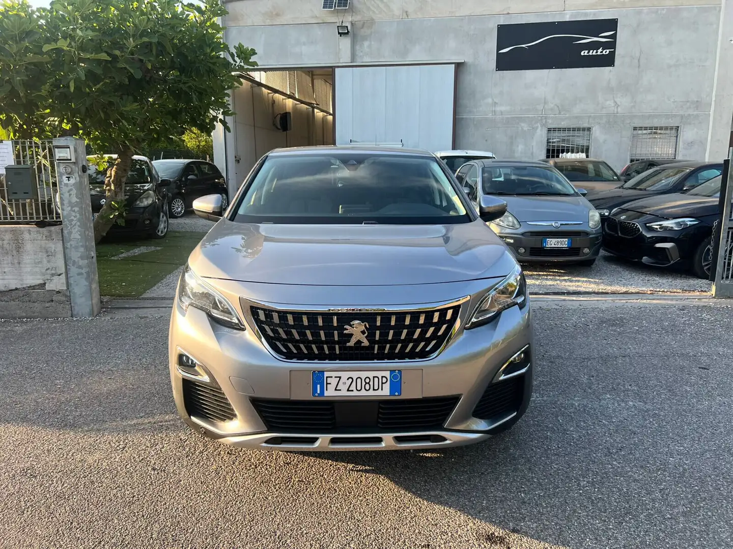 Peugeot 3008 BlueHDi 130 S&S EAT8 Allure Grau - 2