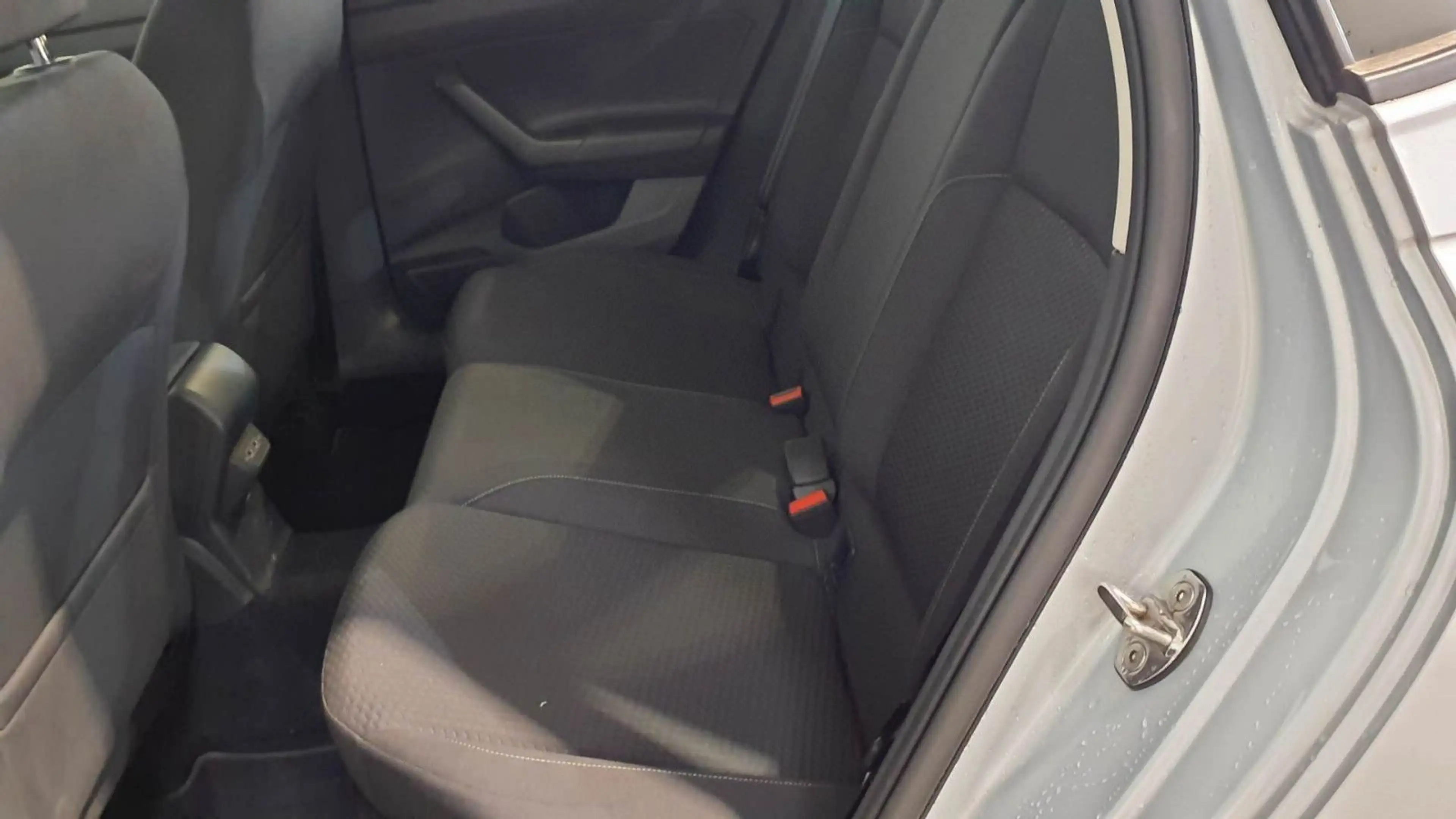 Volkswagen Polo VI Comfortline — photo 14