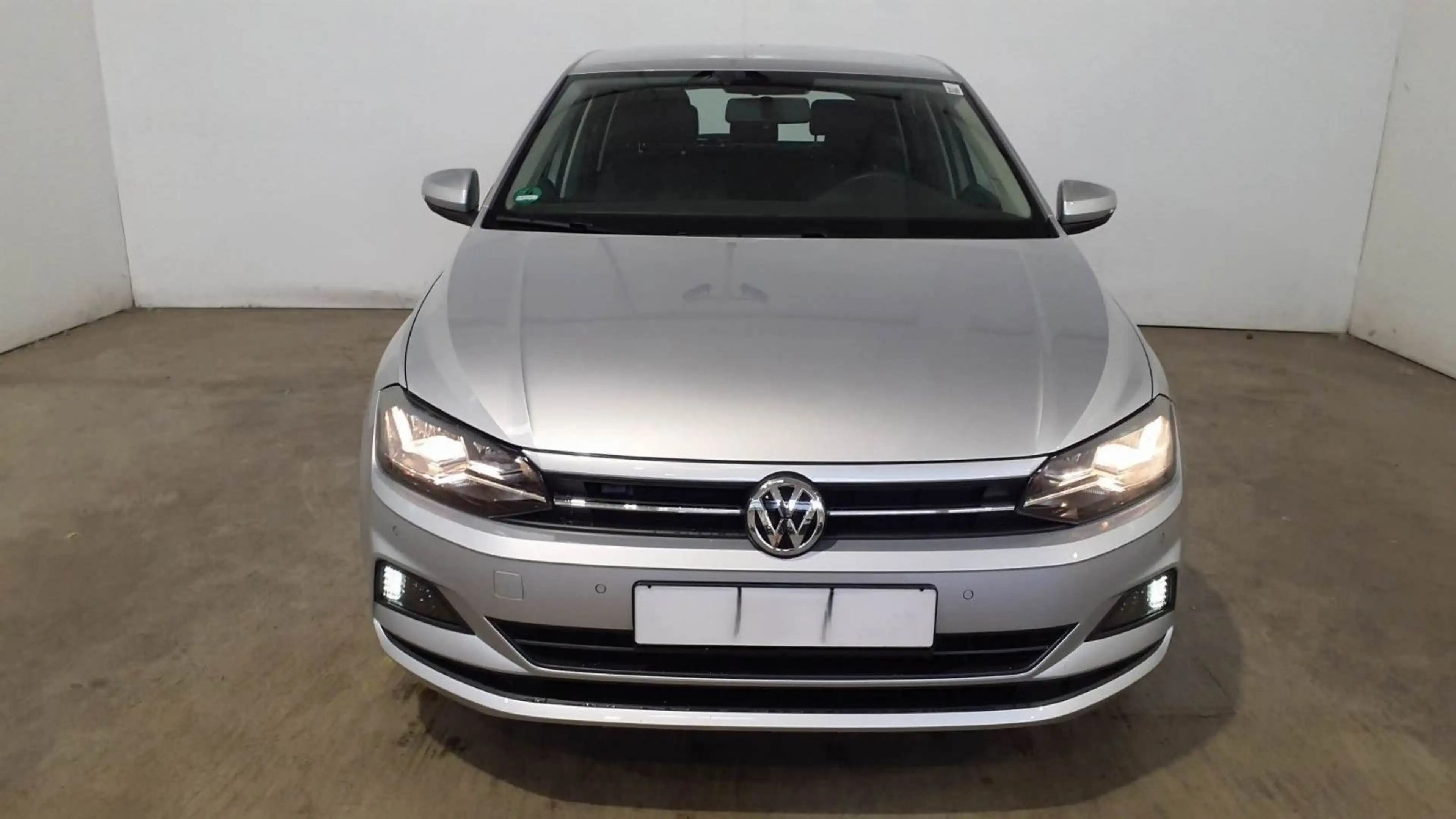 Volkswagen Polo VI Comfortline — photo 8